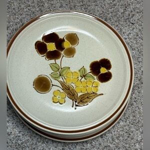 Set of 6 Vintage Floral Patterned Ceramic Plates
